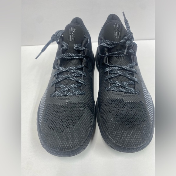 Kyrie Irving Sneakers Size 9.5 - Picture 6 of 7